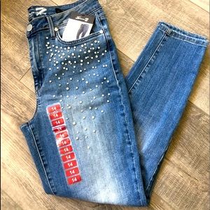 NWT-Seven7 Limited Edition Mid Rise Skinny Jeans. Size 14